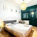 Апартаменти Downtown Greenery - Cozy Comfy Central Бухарест