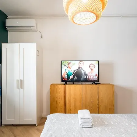 Heart Of Calea Victoriei - Elegant Urban Apartment