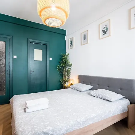 Heart Of Calea Victoriei - Elegant Urban Apartment Bucharest