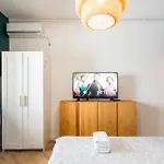 Downtown Greenery - Cozy Comfy Central Апартаменти